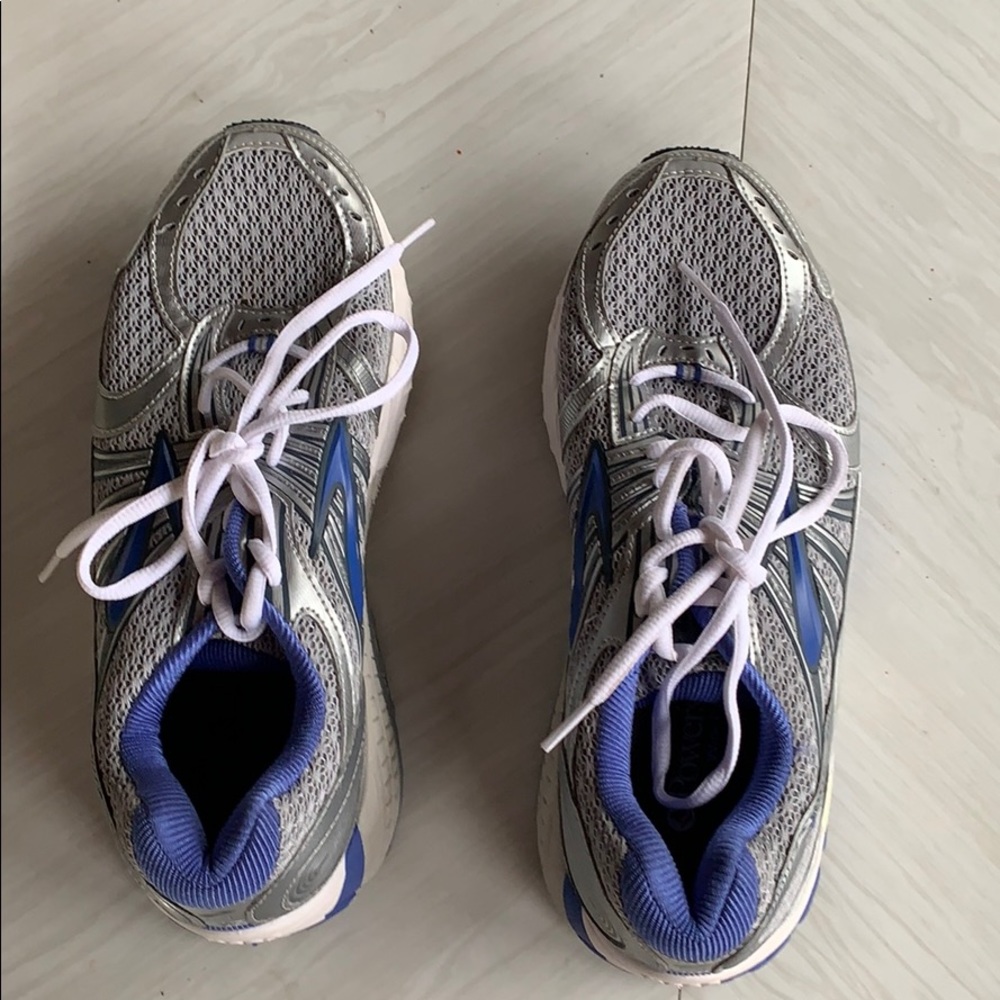 Brooks women’s running shoes